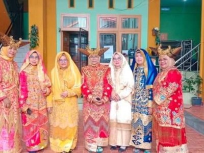 Guru-guru SLB Autisma YPPA Padang Menghadiri Upacara Virtual Hari Guru Nasional 2021