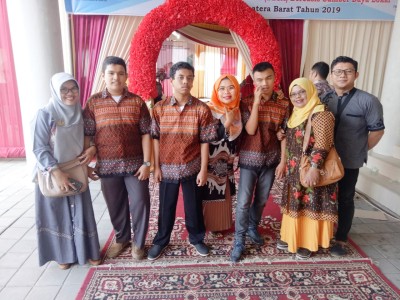 Foto Bersama Usai Pertunjukan Musik