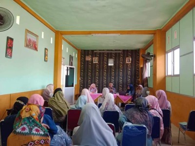 Diskusi dengan tenaga ahli terapi wicara dlm penanganan terhadap anak-anak dengan gangguan bahasa da