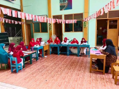 Diskusi dan Sharing dengan Pengawas dalam Menyempurnakan Perangkat Pembelajaran