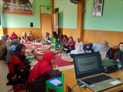 Guru-Guru YPPA SUMBAR Mengikuti Pelatihan Penulisan Artikel