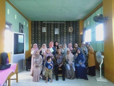 Diskusi dengan tenaga ahli terapi wicara dlm penanganan terhadap anak-anak dengan gangguan bahasa da