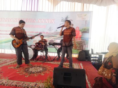 Live Music Perform