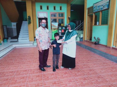 Penyerahan PIP Tahun 2021 kepada Siswa SLB Autisma YPPA Padang