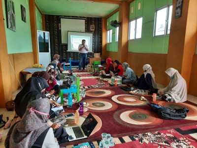 Guru-Guru YPPA SUMBAR Mengikuti Pelatihan Penulisan Artikel