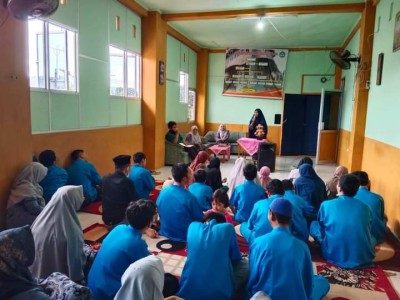 Wujud kecintaan kita kepada Nabi Muhammad SAW dengan memperingati hari kelahiran beliau 12 Rabiul Aw