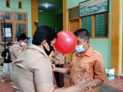 lomba goyang balon 