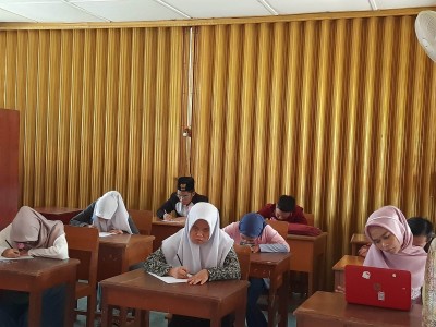 Lomba cipta baca puisi di SLB Autisma YPPA Padang
