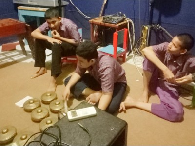 Belajar Alat Musik Tradisi