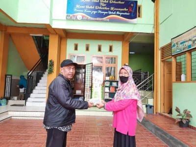 Penyerahan PIP Tahun 2021 kepada Siswa SLB Autisma YPPA Padang