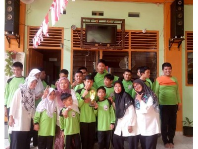 Kepala Sekolah bersama Majelis Guru dan Siswa