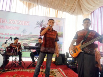 Live Music Perform